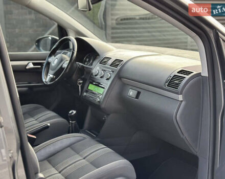 Серый Фольксваген Туран, объемом двигателя 1.6 л и пробегом 232 тыс. км за 11250 $, фото 33 на Automoto.ua