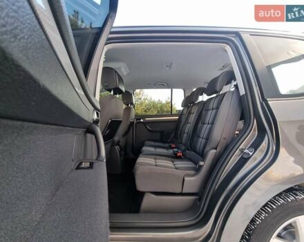 Серый Фольксваген Туран, объемом двигателя 2 л и пробегом 253 тыс. км за 12900 $, фото 11 на Automoto.ua