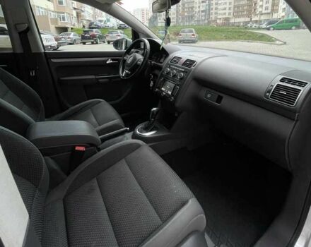 Серый Фольксваген Туран, объемом двигателя 1.6 л и пробегом 290 тыс. км за 9900 $, фото 9 на Automoto.ua