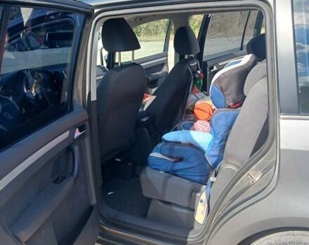 Серый Фольксваген Туран, объемом двигателя 1.6 л и пробегом 248 тыс. км за 10700 $, фото 1 на Automoto.ua