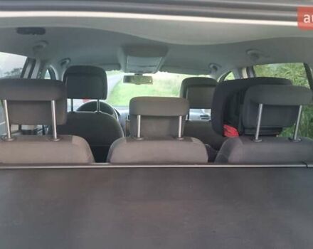 Серый Фольксваген Туран, объемом двигателя 1.6 л и пробегом 300 тыс. км за 9600 $, фото 12 на Automoto.ua