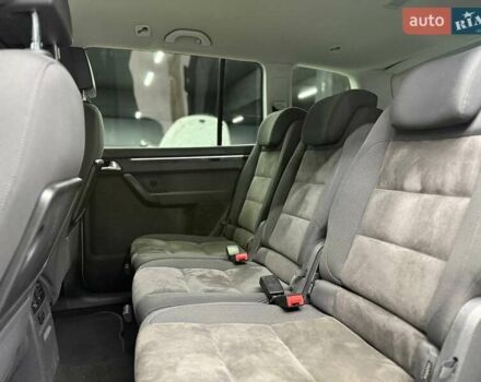 Серый Фольксваген Туран, объемом двигателя 0 л и пробегом 241 тыс. км за 12300 $, фото 13 на Automoto.ua