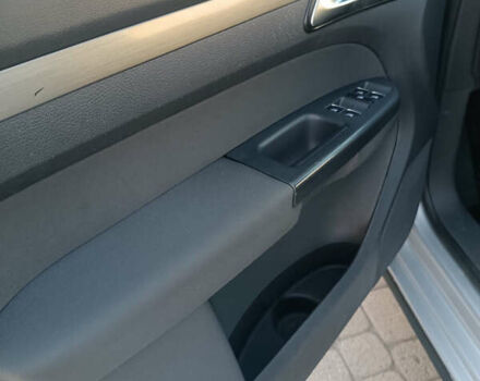 Сірий Фольксваген Туран, об'ємом двигуна 1.6 л та пробігом 271 тис. км за 9750 $, фото 18 на Automoto.ua