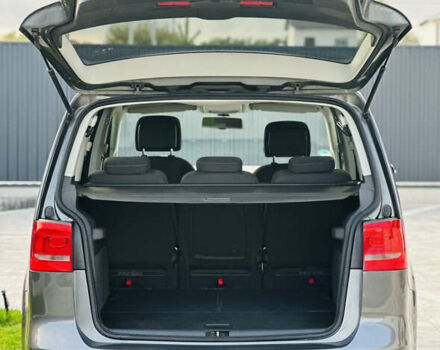 Серый Фольксваген Туран, объемом двигателя 1.6 л и пробегом 232 тыс. км за 11250 $, фото 27 на Automoto.ua