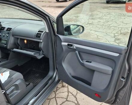 Серый Фольксваген Туран, объемом двигателя 1.6 л и пробегом 256 тыс. км за 8900 $, фото 36 на Automoto.ua