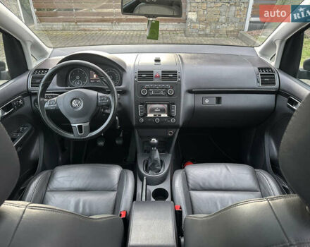Сірий Фольксваген Туран, об'ємом двигуна 2 л та пробігом 224 тис. км за 12199 $, фото 1 на Automoto.ua
