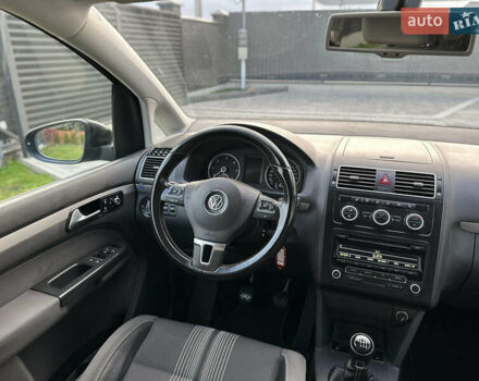 Серый Фольксваген Туран, объемом двигателя 1.6 л и пробегом 232 тыс. км за 11250 $, фото 40 на Automoto.ua