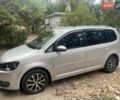 Серый Фольксваген Туран, объемом двигателя 1.6 л и пробегом 299 тыс. км за 9800 $, фото 1 на Automoto.ua
