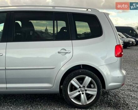 Сірий Фольксваген Туран, об'ємом двигуна 1.6 л та пробігом 269 тис. км за 10990 $, фото 4 на Automoto.ua