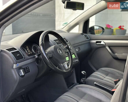 Серый Фольксваген Туран, объемом двигателя 1.6 л и пробегом 232 тыс. км за 11250 $, фото 32 на Automoto.ua