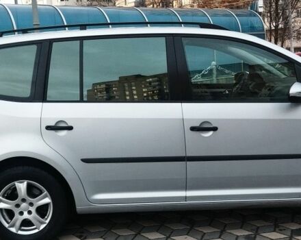 Серый Фольксваген Туран, объемом двигателя 1.6 л и пробегом 250 тыс. км за 9500 $, фото 3 на Automoto.ua