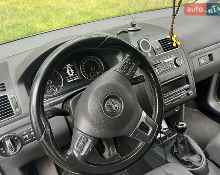 Серый Фольксваген Туран, объемом двигателя 1.98 л и пробегом 260 тыс. км за 11400 $, фото 4 на Automoto.ua