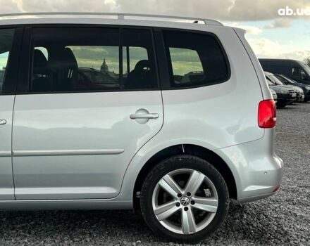 Сірий Фольксваген Туран, об'ємом двигуна 1.6 л та пробігом 269 тис. км за 10990 $, фото 4 на Automoto.ua