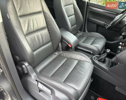 Сірий Фольксваген Туран, об'ємом двигуна 2 л та пробігом 224 тис. км за 12199 $, фото 106 на Automoto.ua