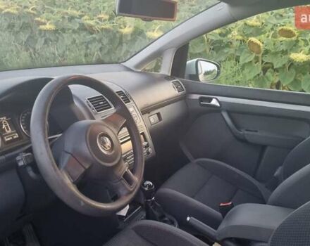 Серый Фольксваген Туран, объемом двигателя 1.6 л и пробегом 300 тыс. км за 9600 $, фото 11 на Automoto.ua