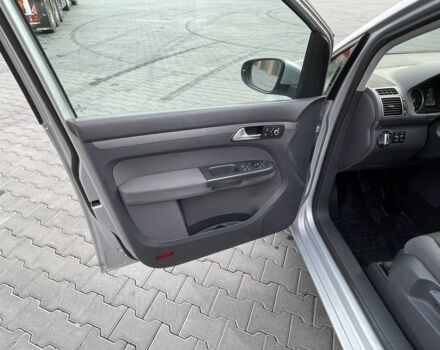 Сірий Фольксваген Туран, об'ємом двигуна 2 л та пробігом 261 тис. км за 10000 $, фото 16 на Automoto.ua