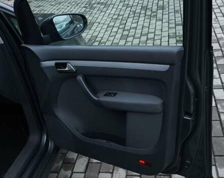 Серый Фольксваген Туран, объемом двигателя 1.4 л и пробегом 194 тыс. км за 9700 $, фото 17 на Automoto.ua