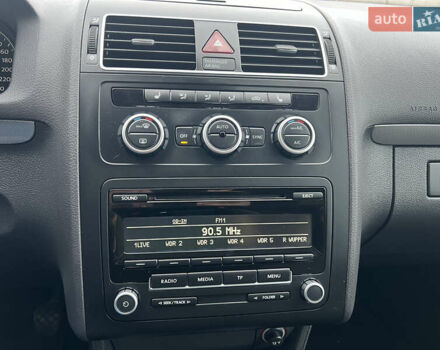 Серый Фольксваген Туран, объемом двигателя 1.6 л и пробегом 201 тыс. км за 12800 $, фото 24 на Automoto.ua