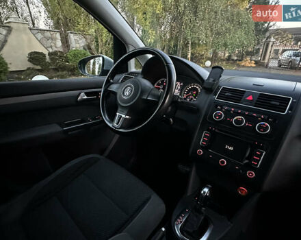 Фольксваген Туран 2013 в Сарнах на Automoto.ua Серый Фольксваген Туран, объемом двигателя 1.6 л и пробегом 249 тыс. км за 11350 $, фото 42 на Automoto.ua