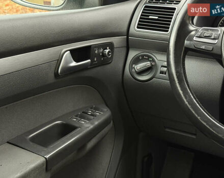 Серый Фольксваген Туран, объемом двигателя 1.6 л и пробегом 242 тыс. км за 10700 $, фото 28 на Automoto.ua