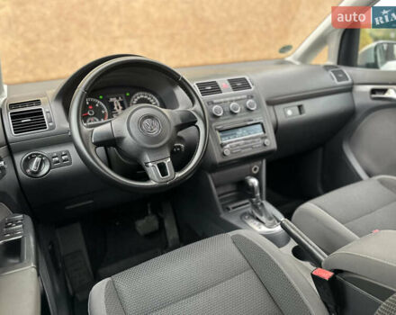 Серый Фольксваген Туран, объемом двигателя 2 л и пробегом 225 тыс. км за 10999 $, фото 125 на Automoto.ua