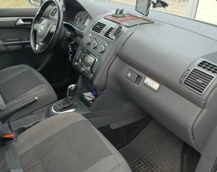 Серый Фольксваген Туран, объемом двигателя 1.6 л и пробегом 206 тыс. км за 10500 $, фото 1 на Automoto.ua