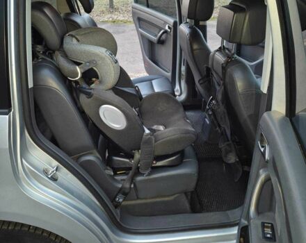 Сірий Фольксваген Туран, об'ємом двигуна 2 л та пробігом 270 тис. км за 9000 $, фото 12 на Automoto.ua