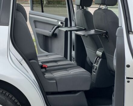 Серый Фольксваген Туран, объемом двигателя 2 л и пробегом 163 тыс. км за 14499 $, фото 6 на Automoto.ua