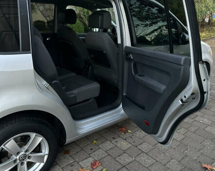 Фольксваген Туран 2013 в Сарнах на Automoto.ua Серый Фольксваген Туран, объемом двигателя 1.6 л и пробегом 249 тыс. км за 11350 $, фото 38 на Automoto.ua