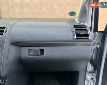 Серый Фольксваген Туран, объемом двигателя 2 л и пробегом 225 тыс. км за 10999 $, фото 98 на Automoto.ua