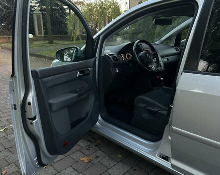 Фольксваген Туран 2013 в Сарнах на Automoto.ua Серый Фольксваген Туран, объемом двигателя 1.6 л и пробегом 249 тыс. км за 11350 $, фото 30 на Automoto.ua