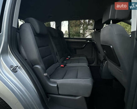 Серый Фольксваген Туран, объемом двигателя 1.6 л и пробегом 249 тыс. км за 10900 $, фото 40 на Automoto.ua