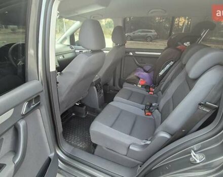 Серый Фольксваген Туран, объемом двигателя 1.6 л и пробегом 300 тыс. км за 10500 $, фото 14 на Automoto.ua