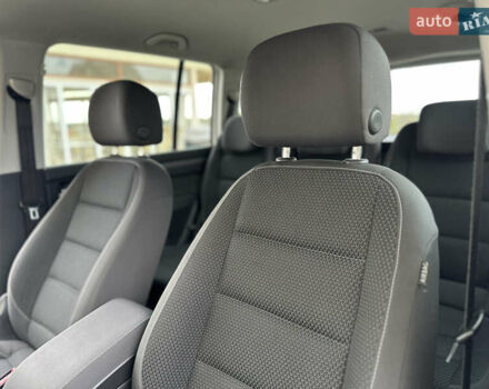 Серый Фольксваген Туран, объемом двигателя 2 л и пробегом 225 тыс. км за 10999 $, фото 122 на Automoto.ua