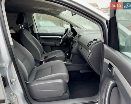 Серый Фольксваген Туран, объемом двигателя 1.39 л и пробегом 223 тыс. км за 10500 $, фото 2 на Automoto.ua