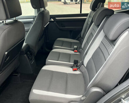 Серый Фольксваген Туран, объемом двигателя 1.6 л и пробегом 201 тыс. км за 12800 $, фото 12 на Automoto.ua