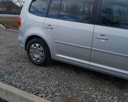 Серый Фольксваген Туран, объемом двигателя 1.6 л и пробегом 206 тыс. км за 10500 $, фото 4 на Automoto.ua