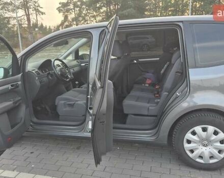 Серый Фольксваген Туран, объемом двигателя 1.6 л и пробегом 300 тыс. км за 10500 $, фото 12 на Automoto.ua