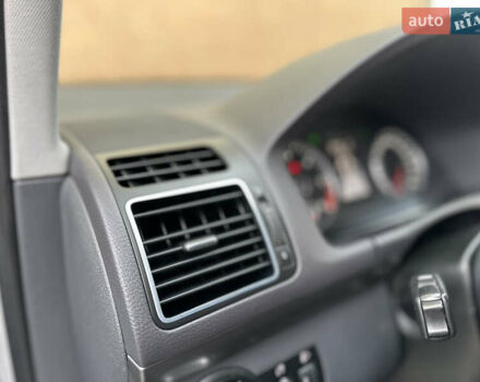 Серый Фольксваген Туран, объемом двигателя 2 л и пробегом 225 тыс. км за 10999 $, фото 109 на Automoto.ua