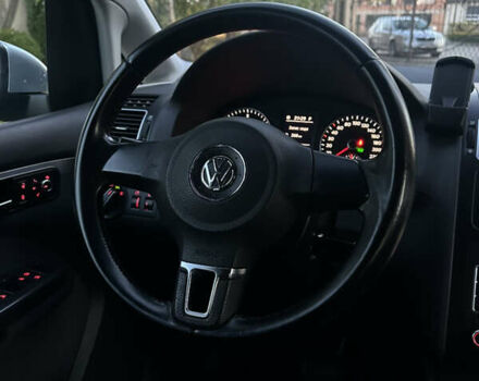 Фольксваген Туран 2013 в Сарнах на Automoto.ua Серый Фольксваген Туран, объемом двигателя 1.6 л и пробегом 249 тыс. км за 11350 $, фото 51 на Automoto.ua