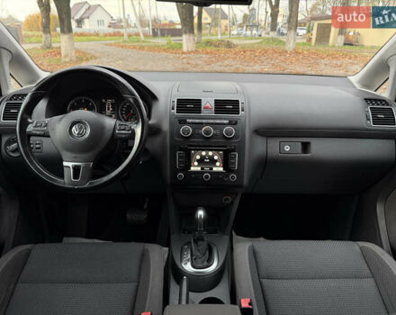Серый Фольксваген Туран, объемом двигателя 1.6 л и пробегом 242 тыс. км за 10700 $, фото 23 на Automoto.ua