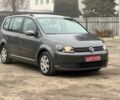 Серый Фольксваген Туран, объемом двигателя 1.6 л и пробегом 227 тыс. км за 9350 $, фото 1 на Automoto.ua