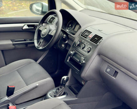 Серый Фольксваген Туран, объемом двигателя 1.39 л и пробегом 223 тыс. км за 10500 $, фото 1 на Automoto.ua