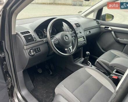 Серый Фольксваген Туран, объемом двигателя 1.6 л и пробегом 201 тыс. км за 12800 $, фото 19 на Automoto.ua