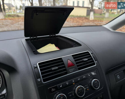 Серый Фольксваген Туран, объемом двигателя 1.6 л и пробегом 242 тыс. км за 10700 $, фото 36 на Automoto.ua