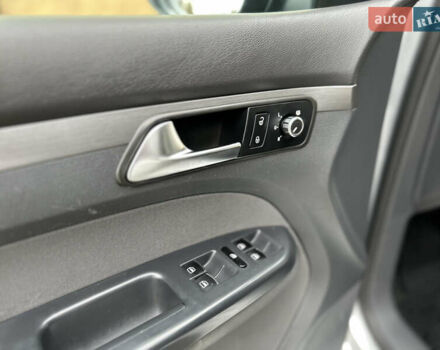 Серый Фольксваген Туран, объемом двигателя 2 л и пробегом 225 тыс. км за 10999 $, фото 117 на Automoto.ua