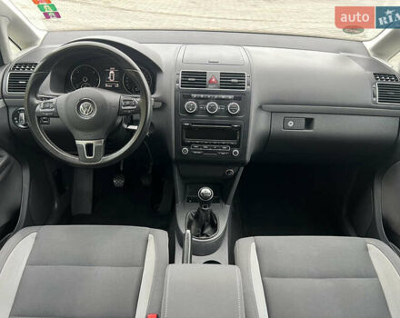 Серый Фольксваген Туран, объемом двигателя 1.6 л и пробегом 201 тыс. км за 12800 $, фото 23 на Automoto.ua
