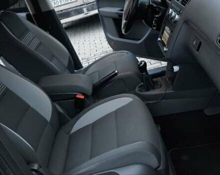 Серый Фольксваген Туран, объемом двигателя 1.4 л и пробегом 194 тыс. км за 9700 $, фото 8 на Automoto.ua