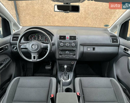 Серый Фольксваген Туран, объемом двигателя 2 л и пробегом 225 тыс. км за 10999 $, фото 4 на Automoto.ua