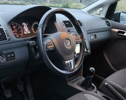 Серый Фольксваген Туран, объемом двигателя 1.4 л и пробегом 194 тыс. км за 9700 $, фото 21 на Automoto.ua